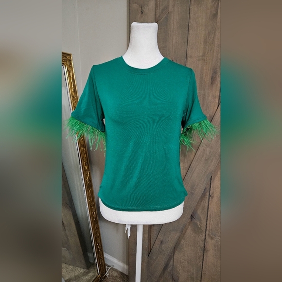 IF SHE LOVES Sunflower Basic t-shirt with ostrich Feathers in green. Size small - Picture 7 of 14